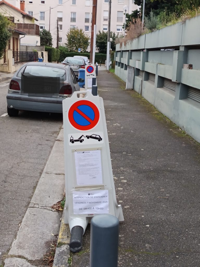 pose panneaux de stationnement à Toulouse